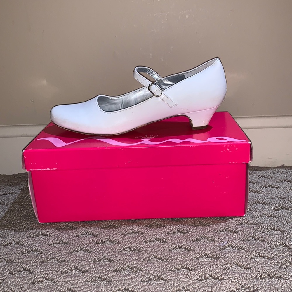 Nina Kids Seeley smooth leather kitten heel